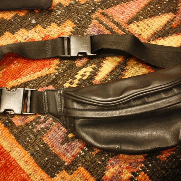 HYER GOODS - Upcycled Leather Fanny Pack, Black, Sustainable - Picture 5 of 10